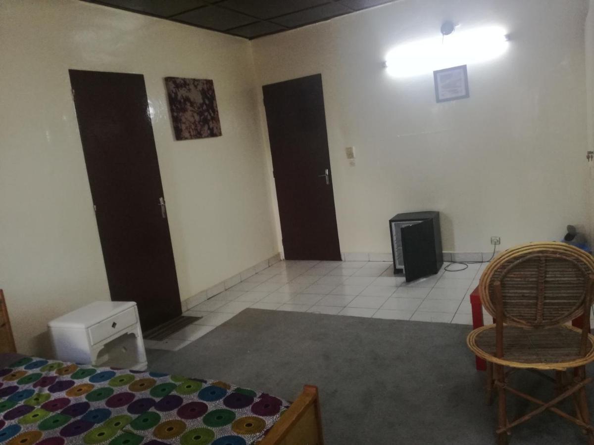 Villa Tenko Уагадугу Екстериор снимка