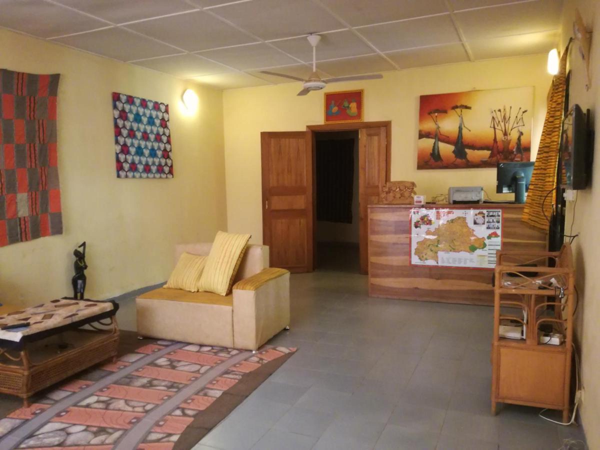 Villa Tenko Уагадугу Екстериор снимка